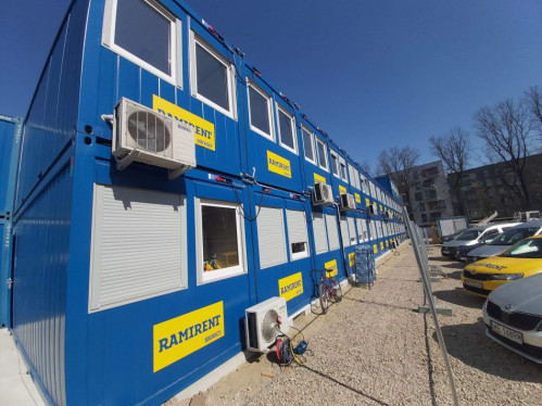 What are the characteristics of modular containers?